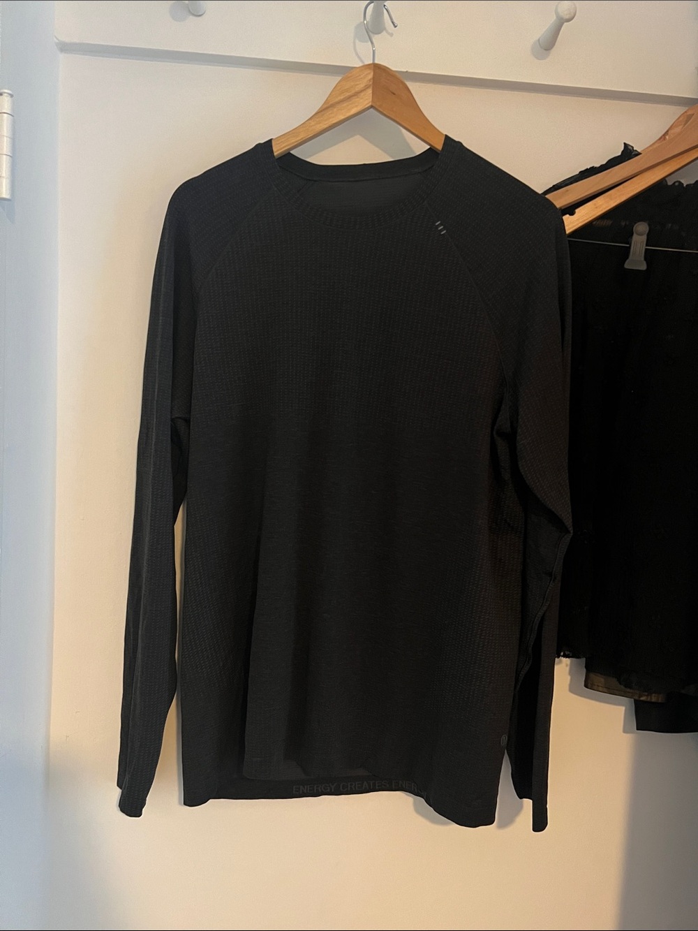 Men’s lululemon black new no tags L swiftly long sleeve